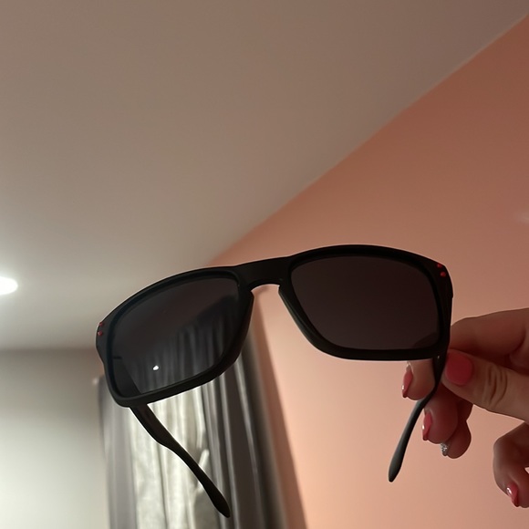 Mens Oakley sunglasses - Picture 2 of 3